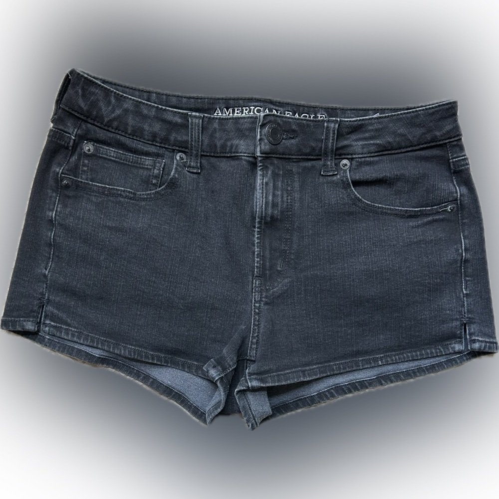 Size 8 American Eagle 360 super stretch black denim hi-rise shortie shorts